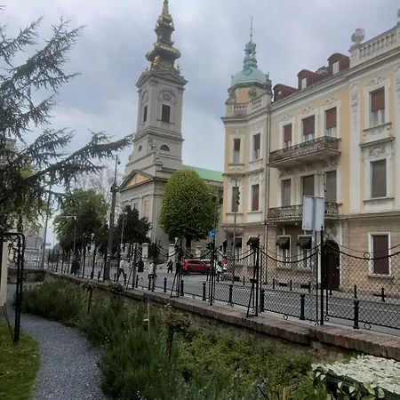 ホームステイ Marsala Family ベオグラード